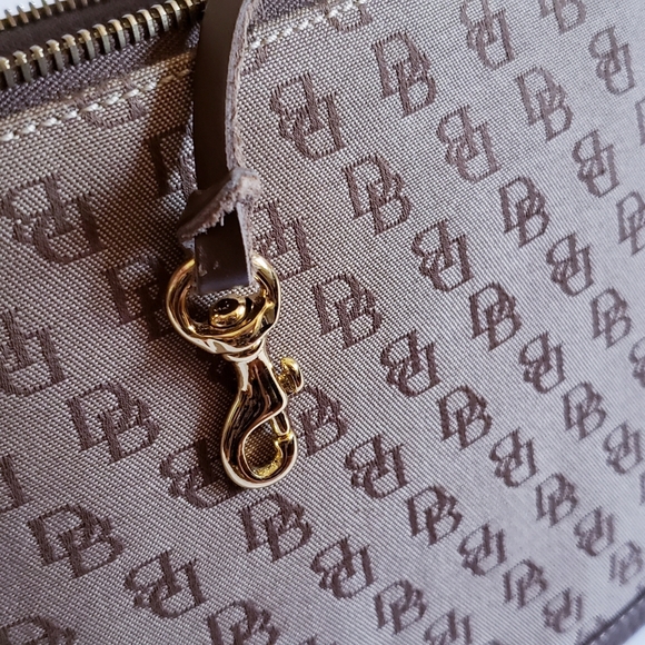 Dooney Bourke monogram flat baguette bag brown - Picture 4 of 7